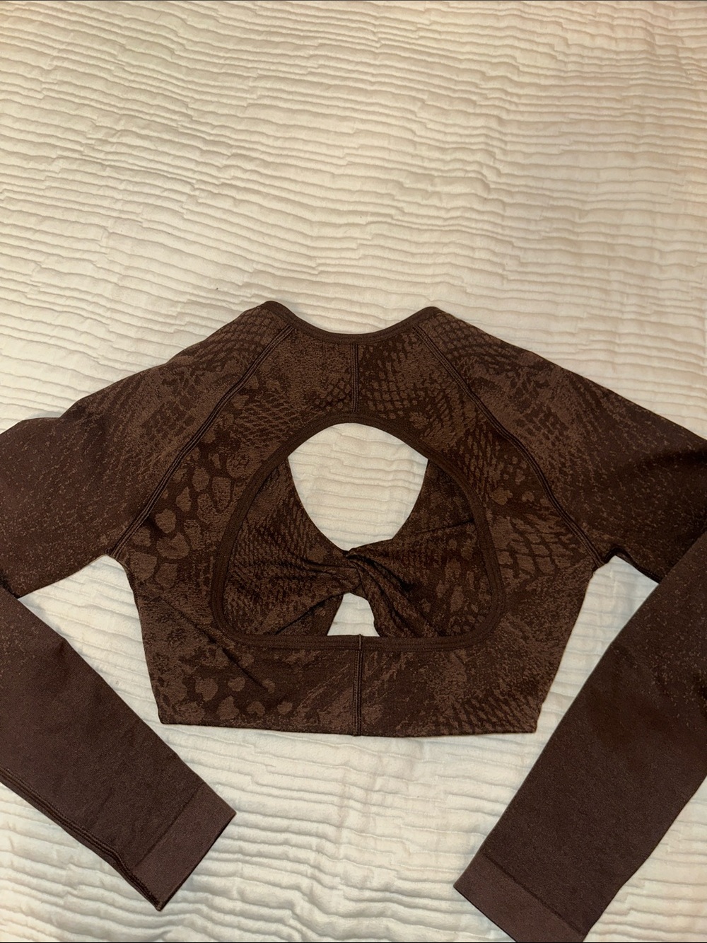 ❌SOLD❌ Gymshark Brown Long Sleeve Twist Cutout Crop Top - Picture 3 of 3